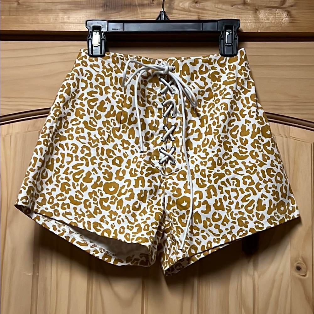 NWT Beginning Boutique School’s Out Leopard Lace-Up Shorts 4 High Waist